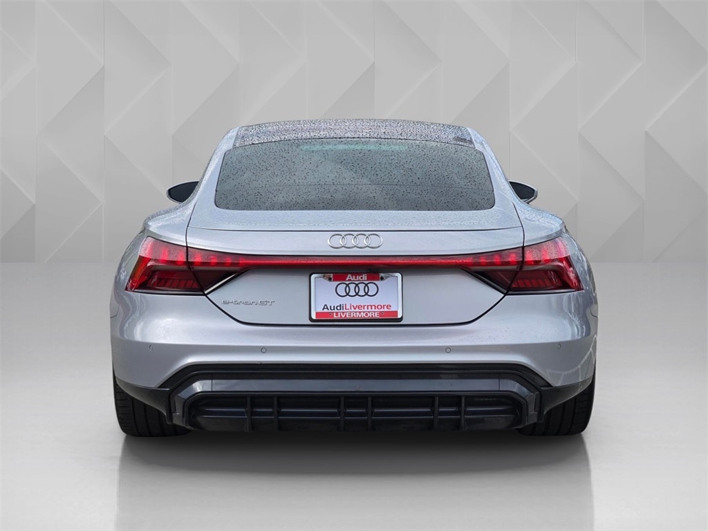 2022 Audi e-tron GT Premium Plus photo 4