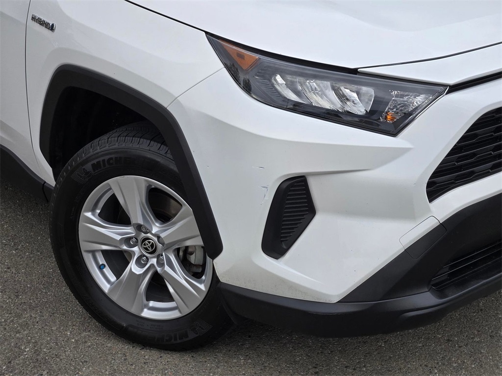 2021 Toyota RAV4 Hybrid LE photo 2