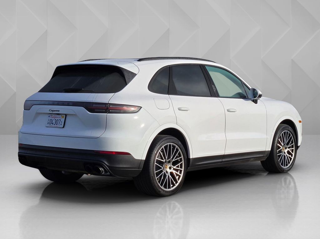 2022 Porsche Cayenne Platinum Edition photo 5