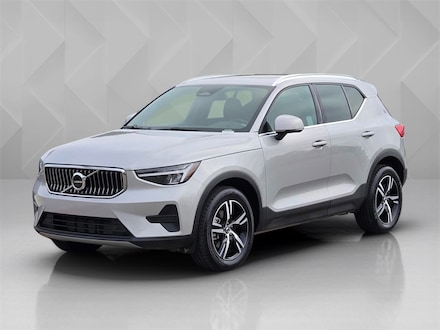 2025 Volvo XC40 B5 Core SUV