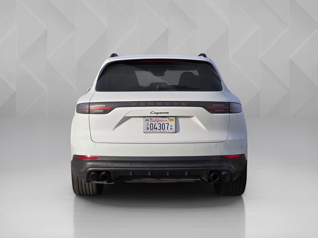 2022 Porsche Cayenne Platinum Edition photo 4