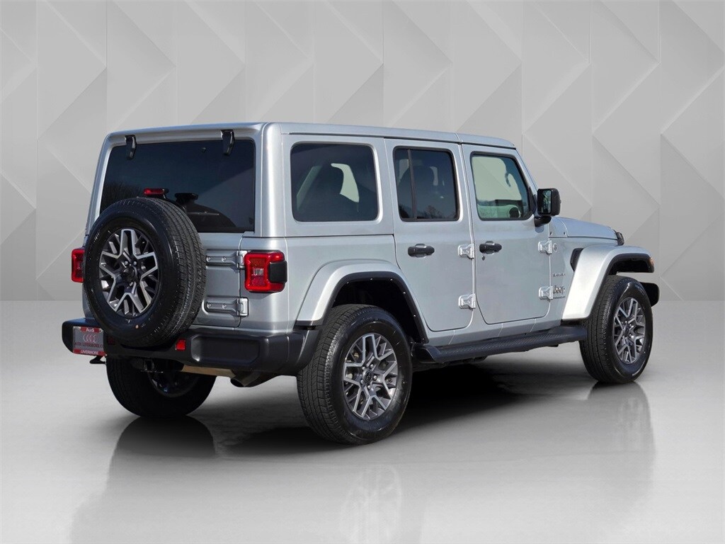 2024 Jeep Wrangler Sahara photo 5