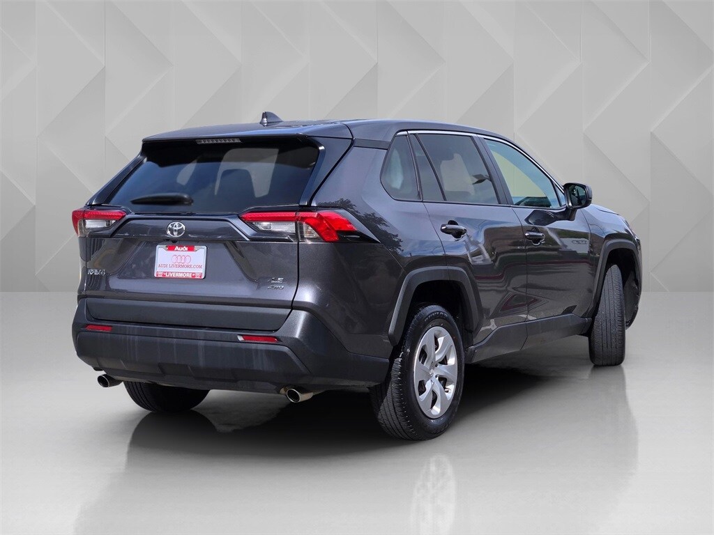 2024 Toyota RAV4 LE photo 3