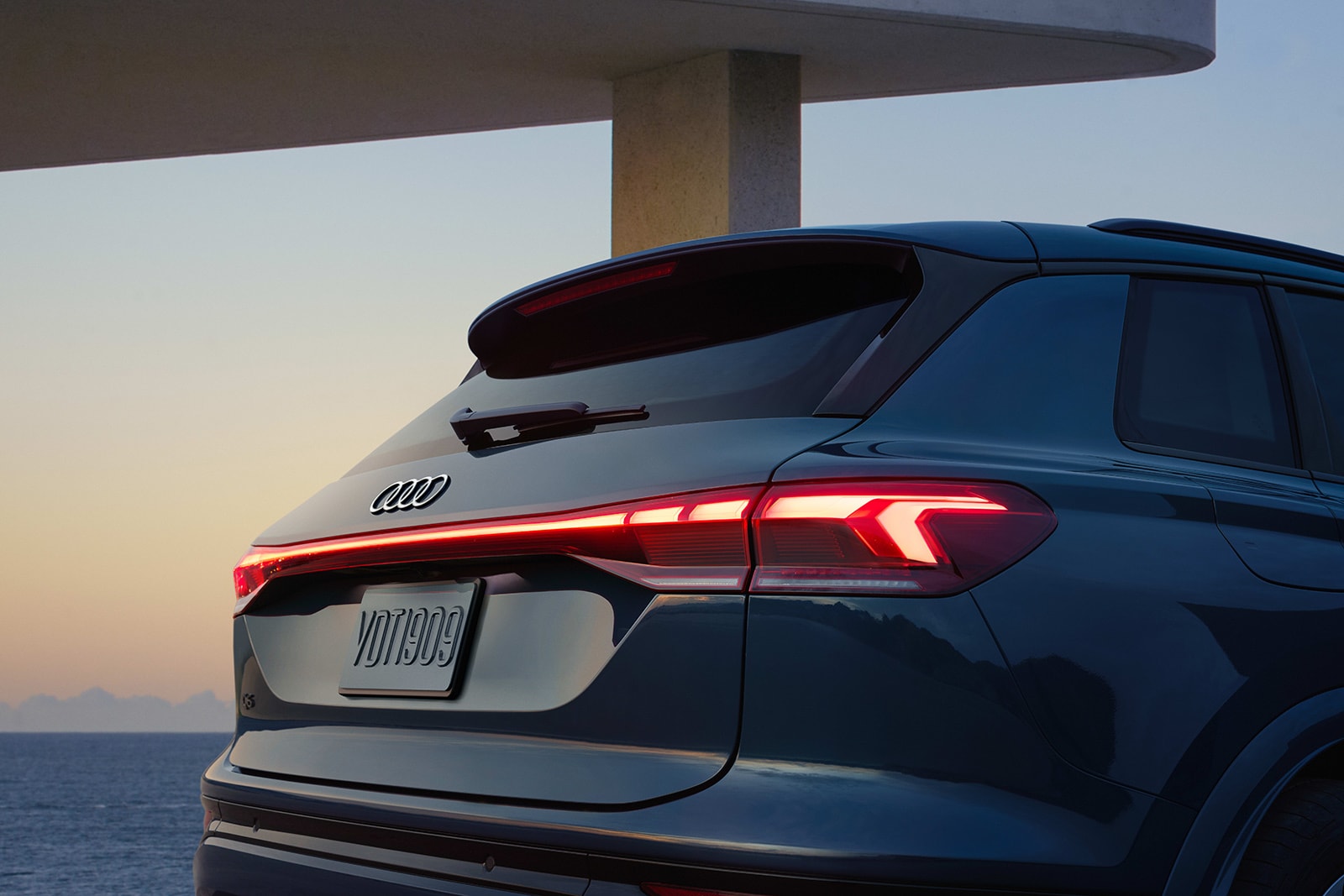 MY25_-_Q6_e-tron_-_Closeup_-_Rear_-_Parked_-_5140.jpg