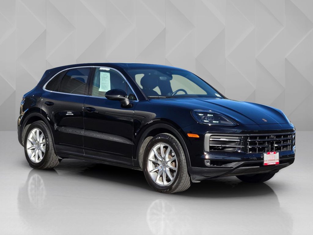 2024 Porsche Cayenne photo 3