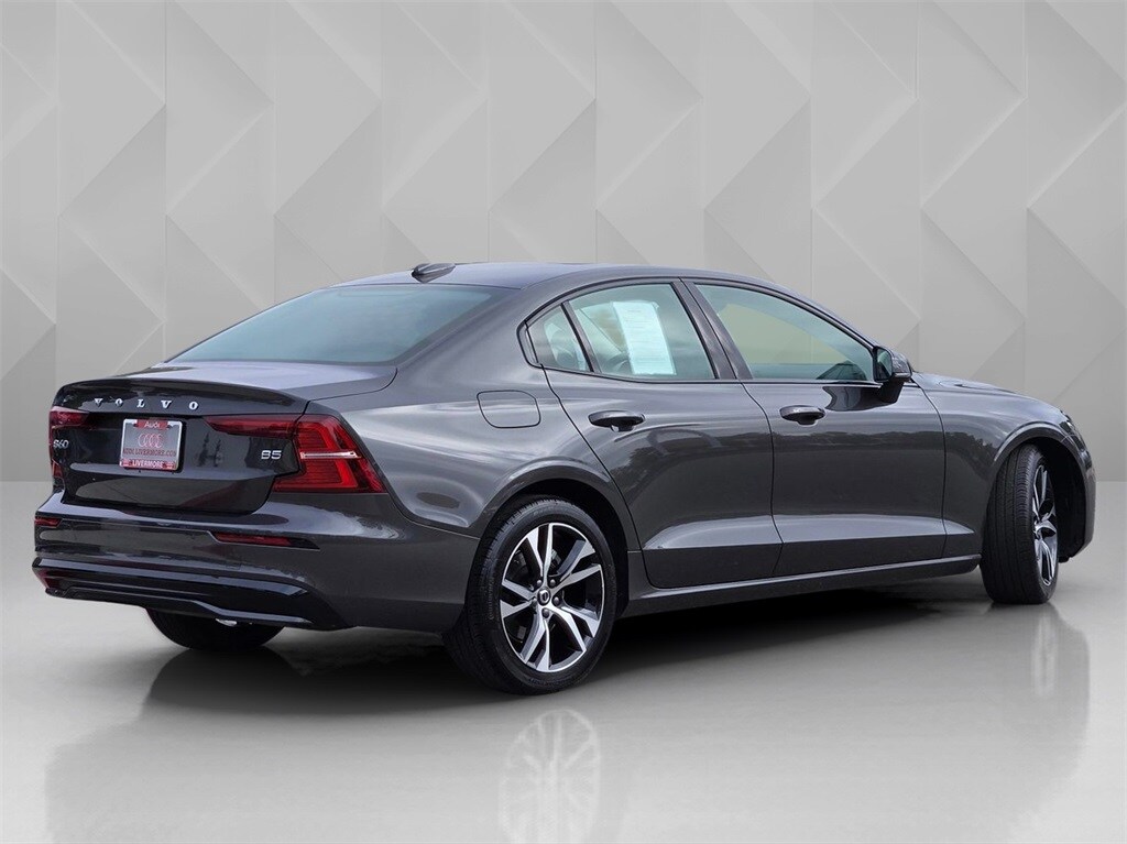 2025 Volvo S60 B5 Core photo 4
