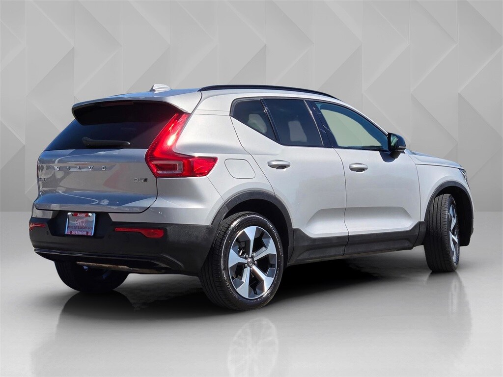 2024 Volvo XC40 Core photo 3