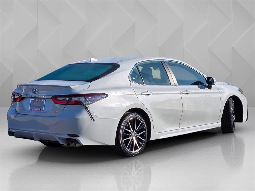 2023 Toyota Camry SE photo 4