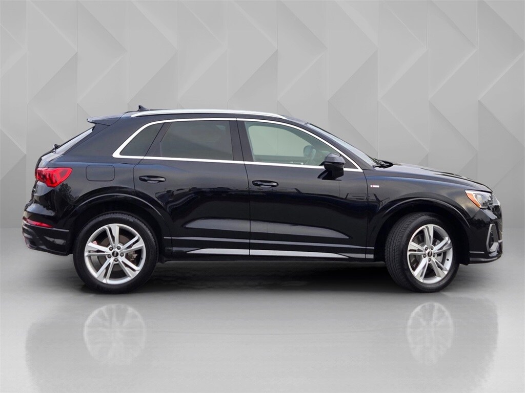 2022 Audi Q3 S line Premium photo 3