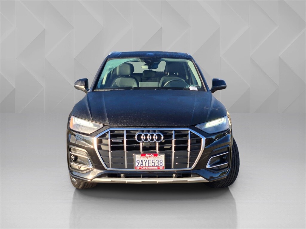 2022 Audi Q5 40 Premium Plus photo 2