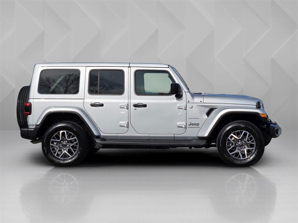 2024 Jeep Wrangler Sahara photo 6