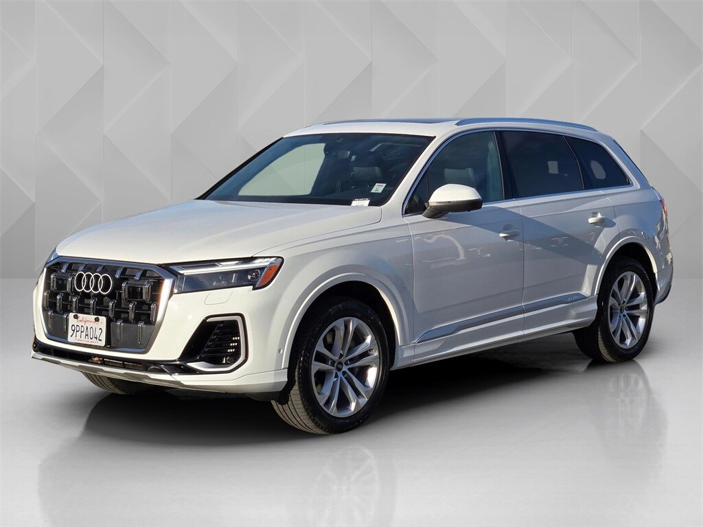 2025 Audi Q7 55 Premium Plus photo 3