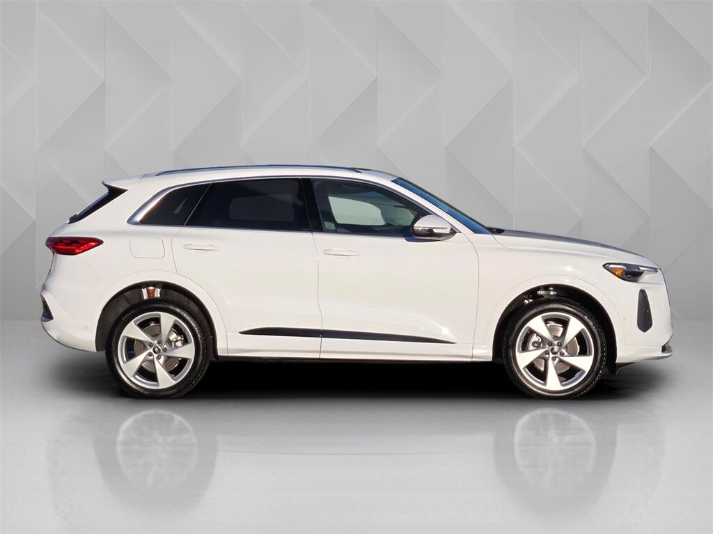 2025 Audi Q5 Premium Plus photo 3