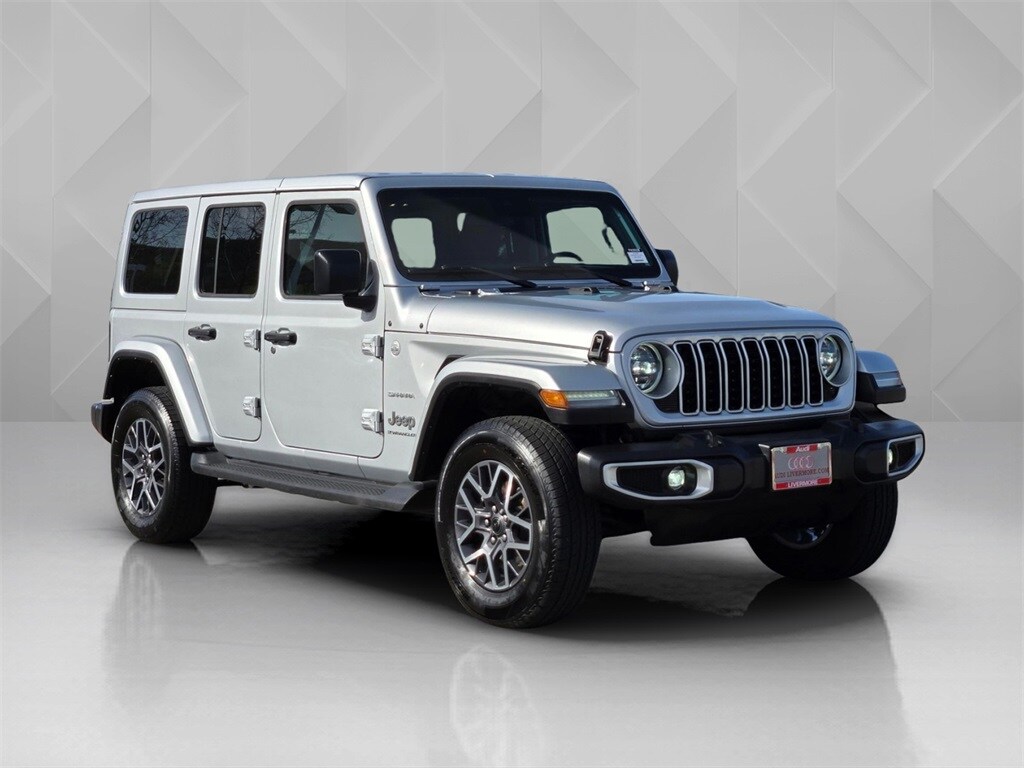 2024 Jeep Wrangler Sahara photo 3