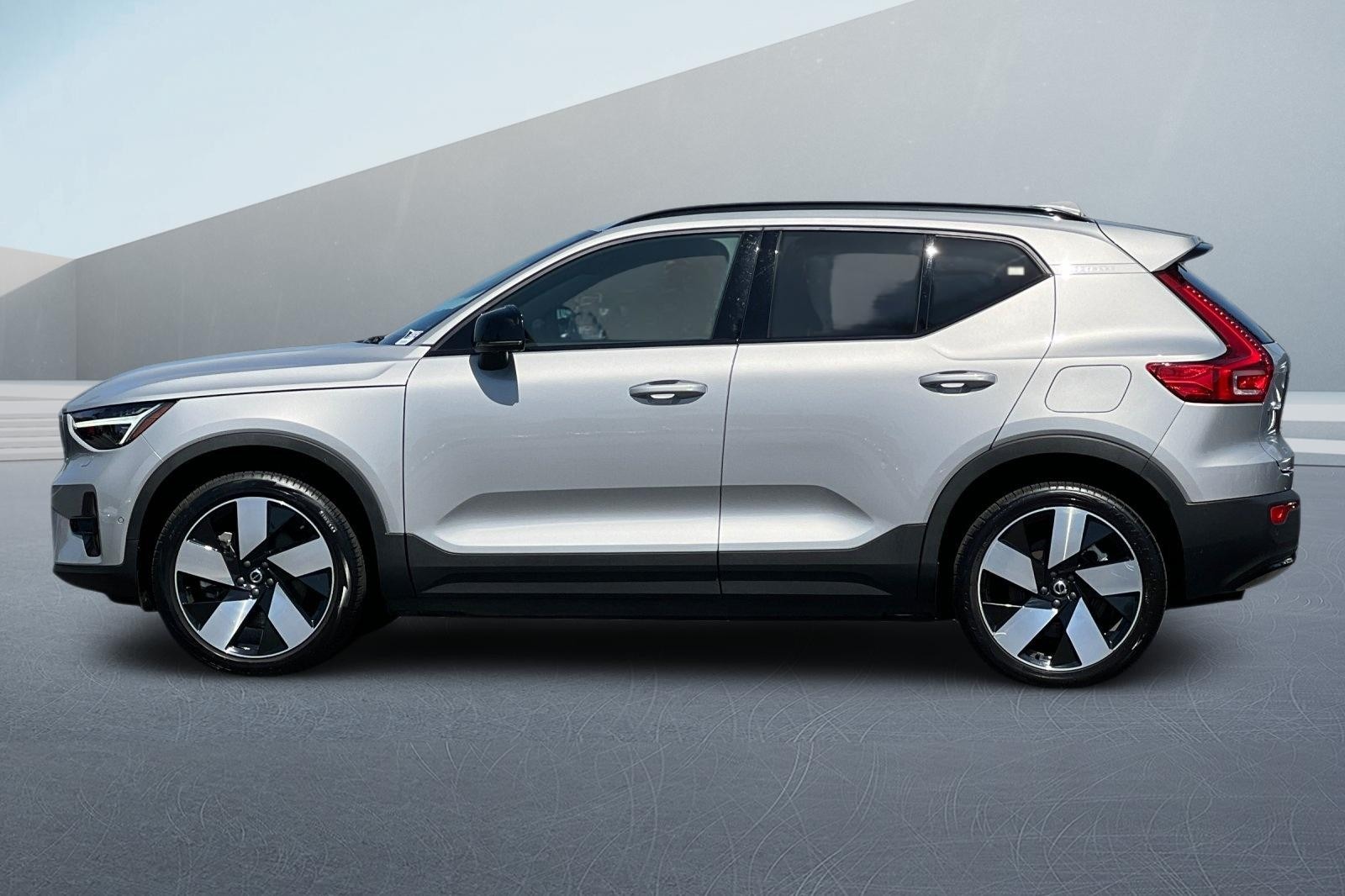 Used 2023 Volvo XC40 Ultimate with VIN YV4ED3UM8P2112470 for sale in Long Beach, CA