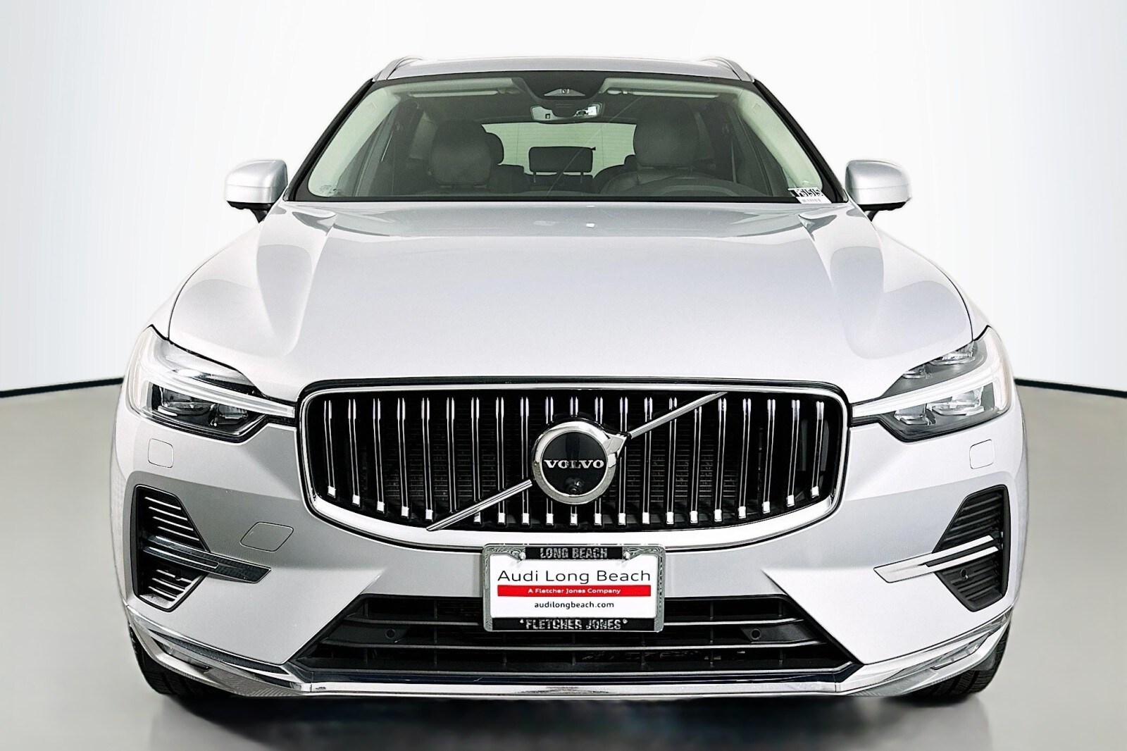2023 Volvo XC60 Plus photo 2