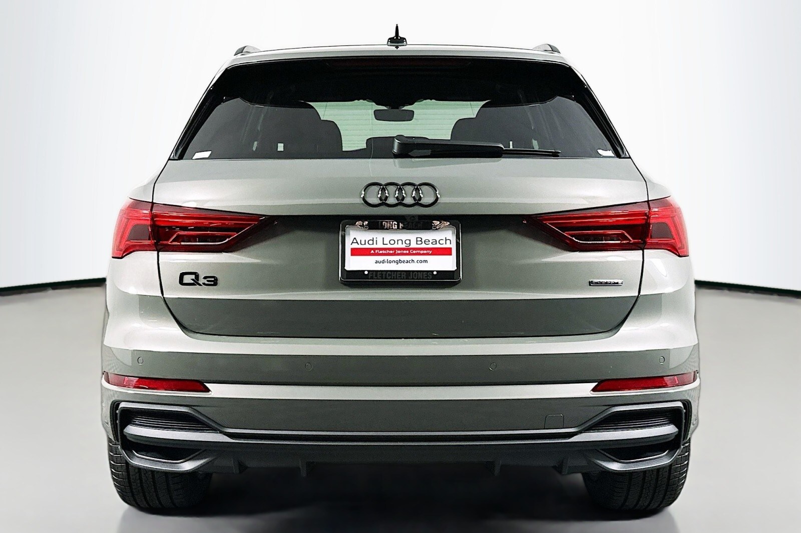 2025 Audi Q3 45 TFSI S line Premium photo 3