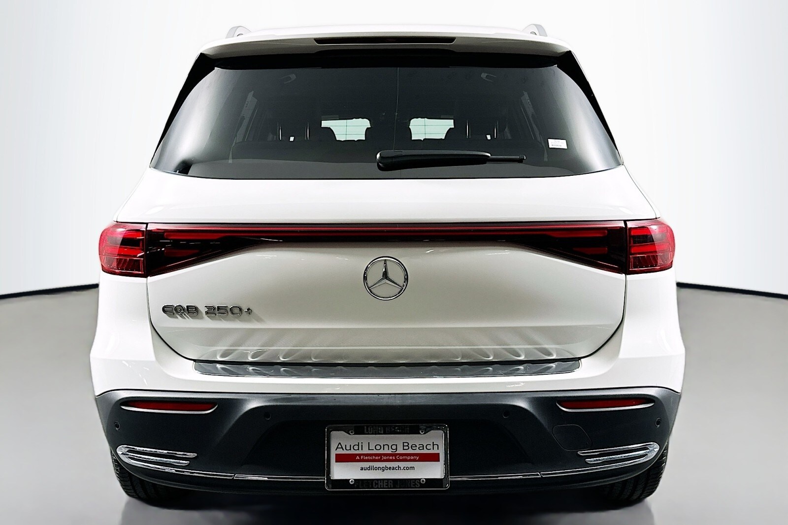 2024 Mercedes Benz EQB photo 3