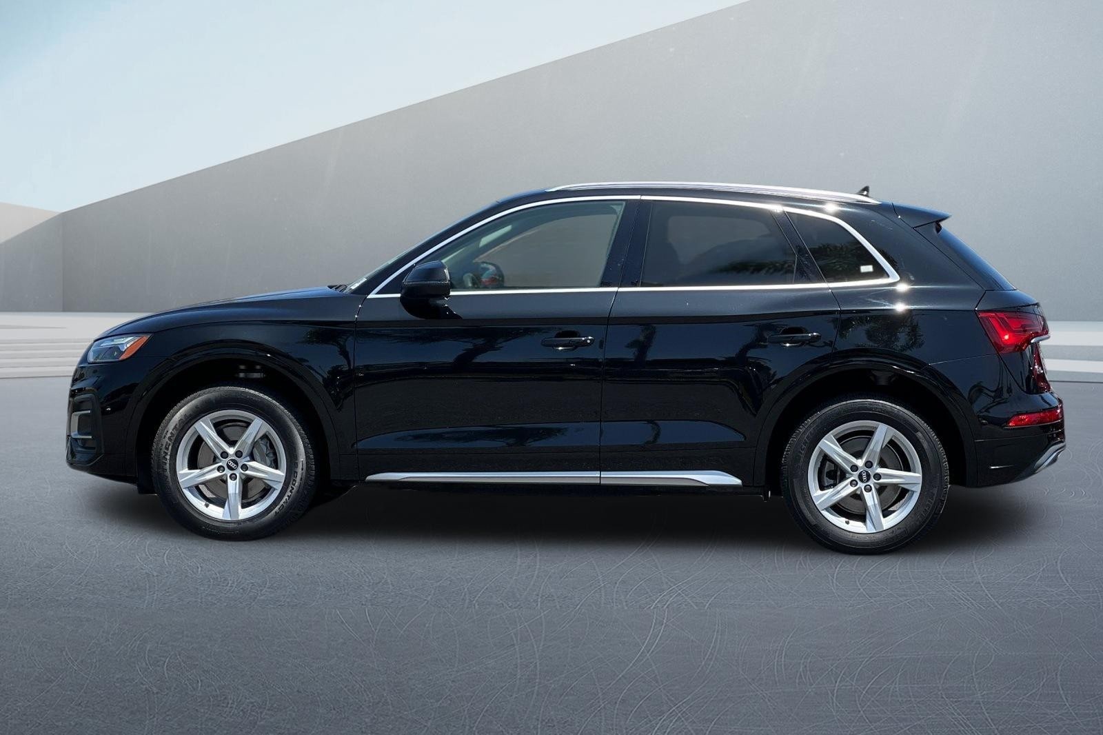 Used 2021 Audi Q5 Premium with VIN WA1AAAFY3M2010384 for sale in Long Beach, CA