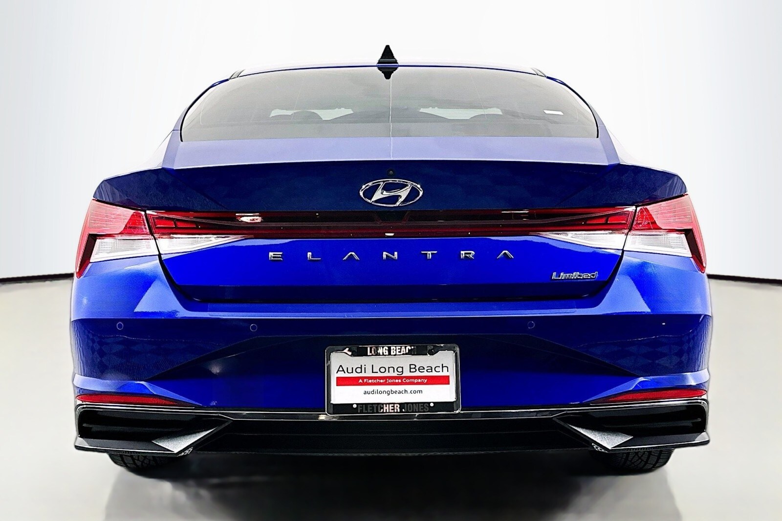 2022 Hyundai Elantra Limited photo 3