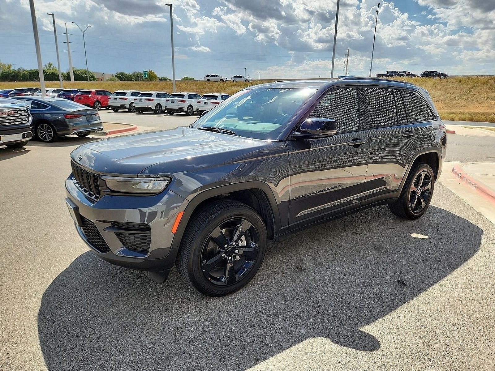 Used 2022 Jeep Grand Cherokee Laredo with VIN 1C4RJHAG0N8605725 for sale in Lubbock, TX