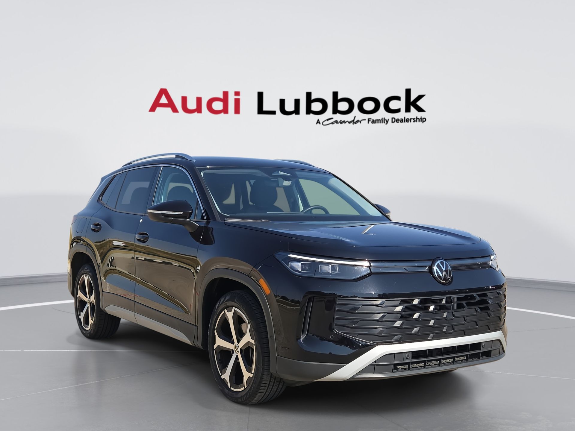 Deep Black Pearl 2025 Volkswagen Tiguan SUV / Crossover Front-Wheel Drive 8-Speed Automatic