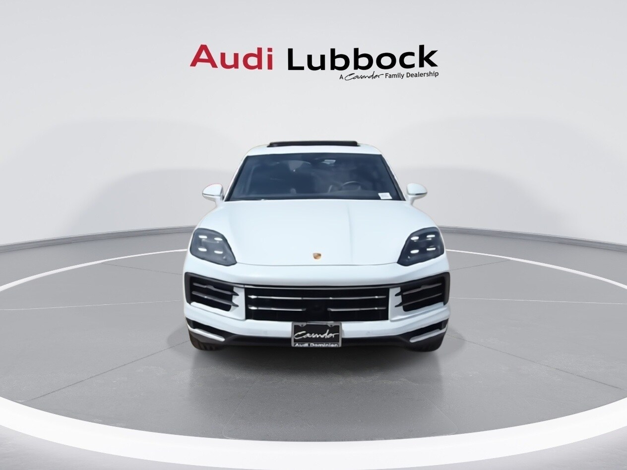2024 Porsche Cayenne photo 3