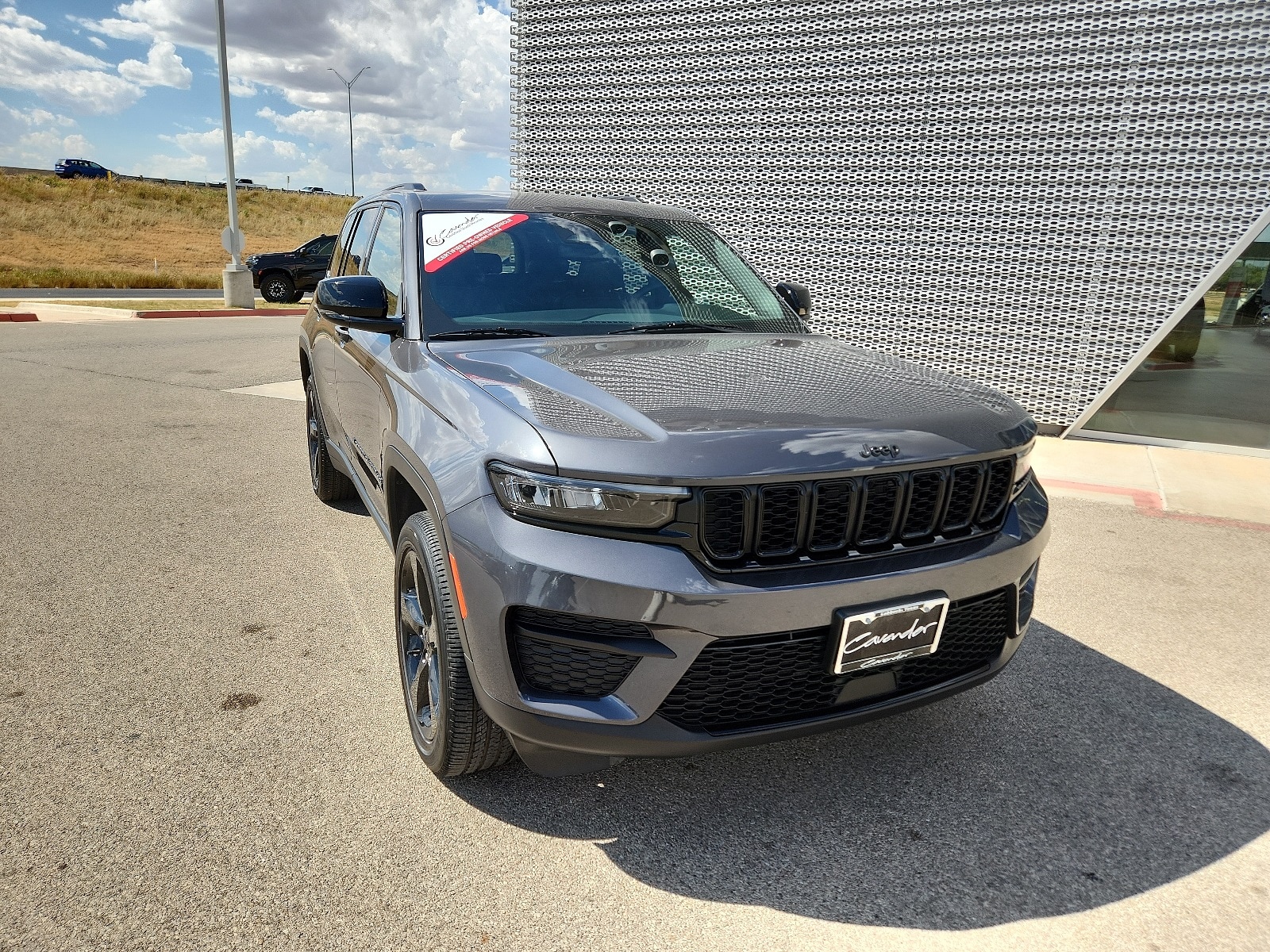 Used 2022 Jeep Grand Cherokee Laredo with VIN 1C4RJHAG0N8605725 for sale in Lubbock, TX