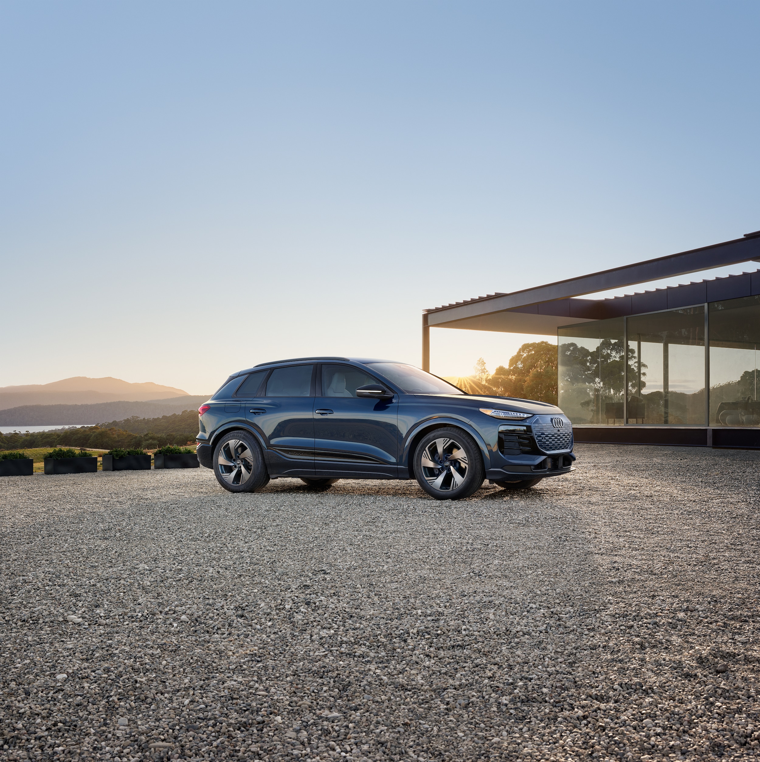 2025-Audi-Q6etron-SUV-L02.jpg