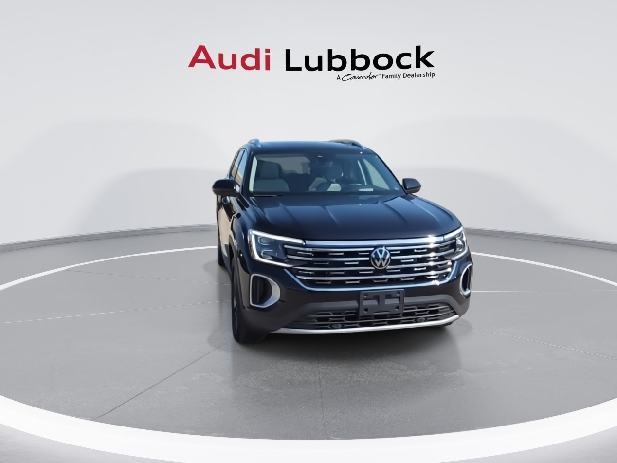 2024 Volkswagen Atlas SEL photo 2