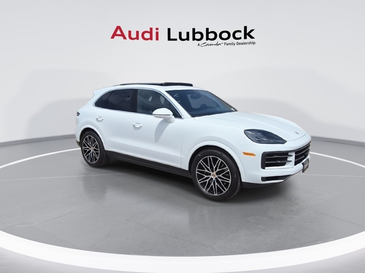 2024 Porsche Cayenne photo 2