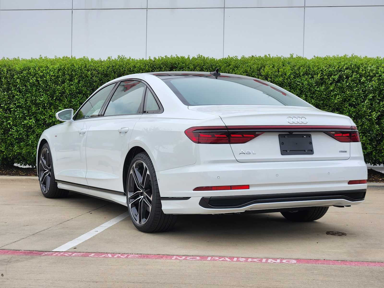 2025 Audi A8 L 55 TFSI Quattro photo 4