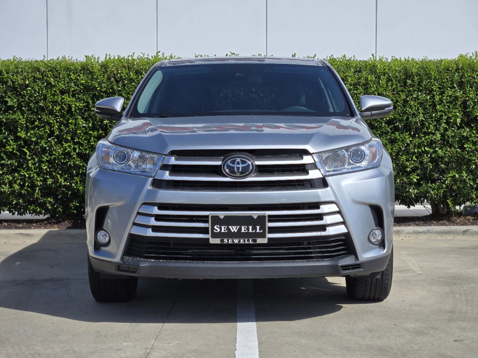 Used 2019 Toyota Highlander LE Plus with VIN 5TDBZRFH2KS935973 for sale in Mckinney, TX