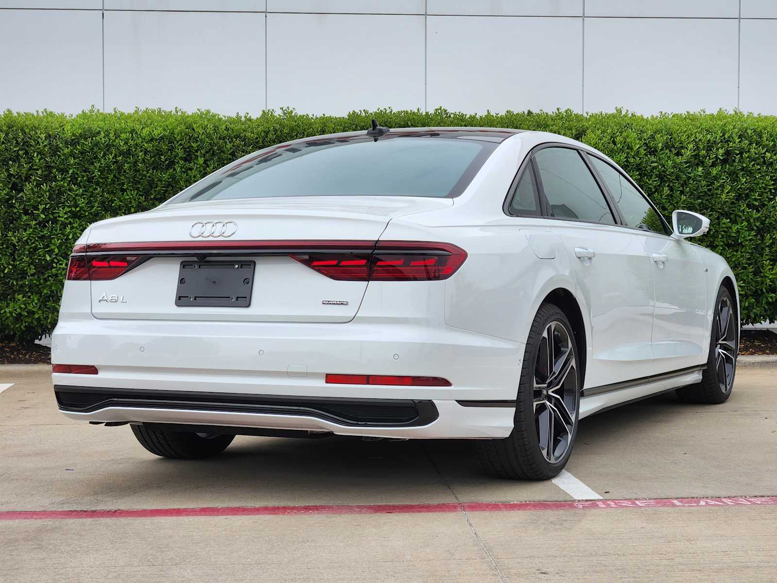 2025 Audi A8 L 55 TFSI Quattro photo 3