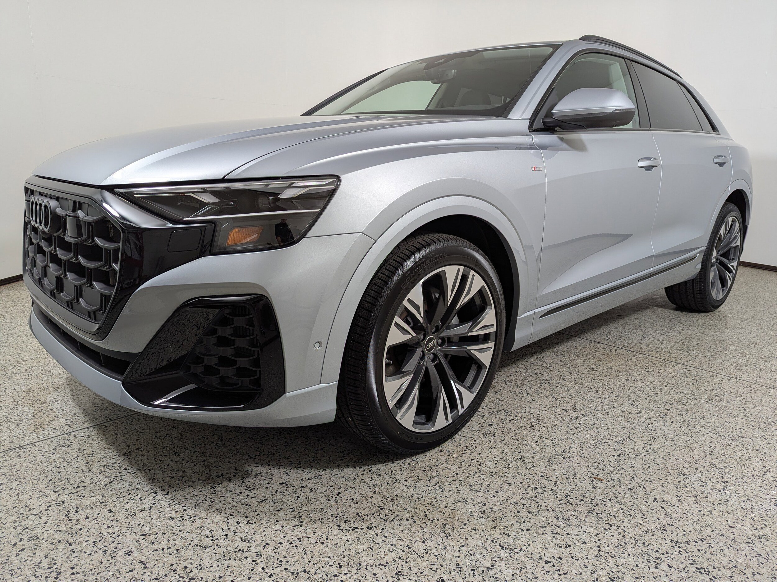 2025 Audi Q8 55 Premium Plus photo 3