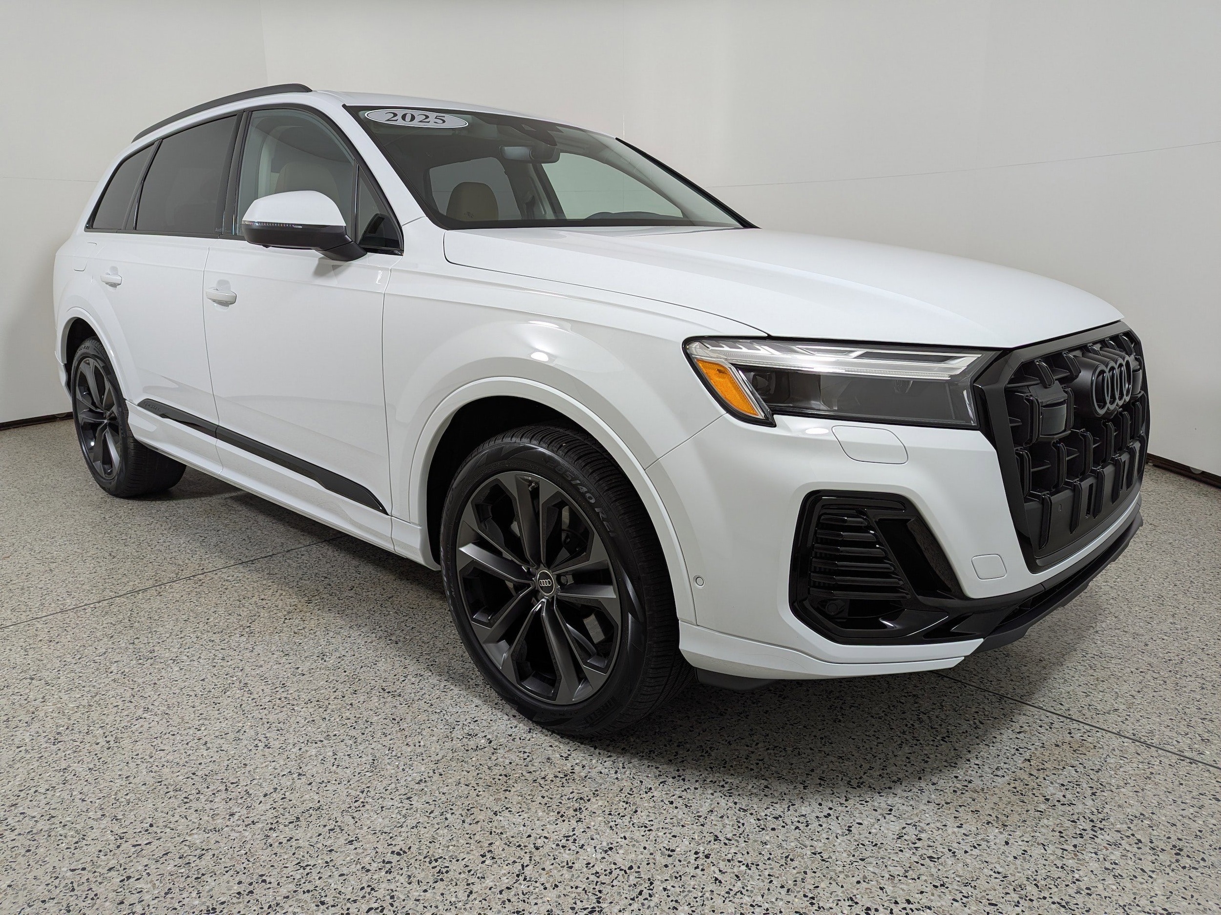 2025 Audi Q7 Premium Plus's photo