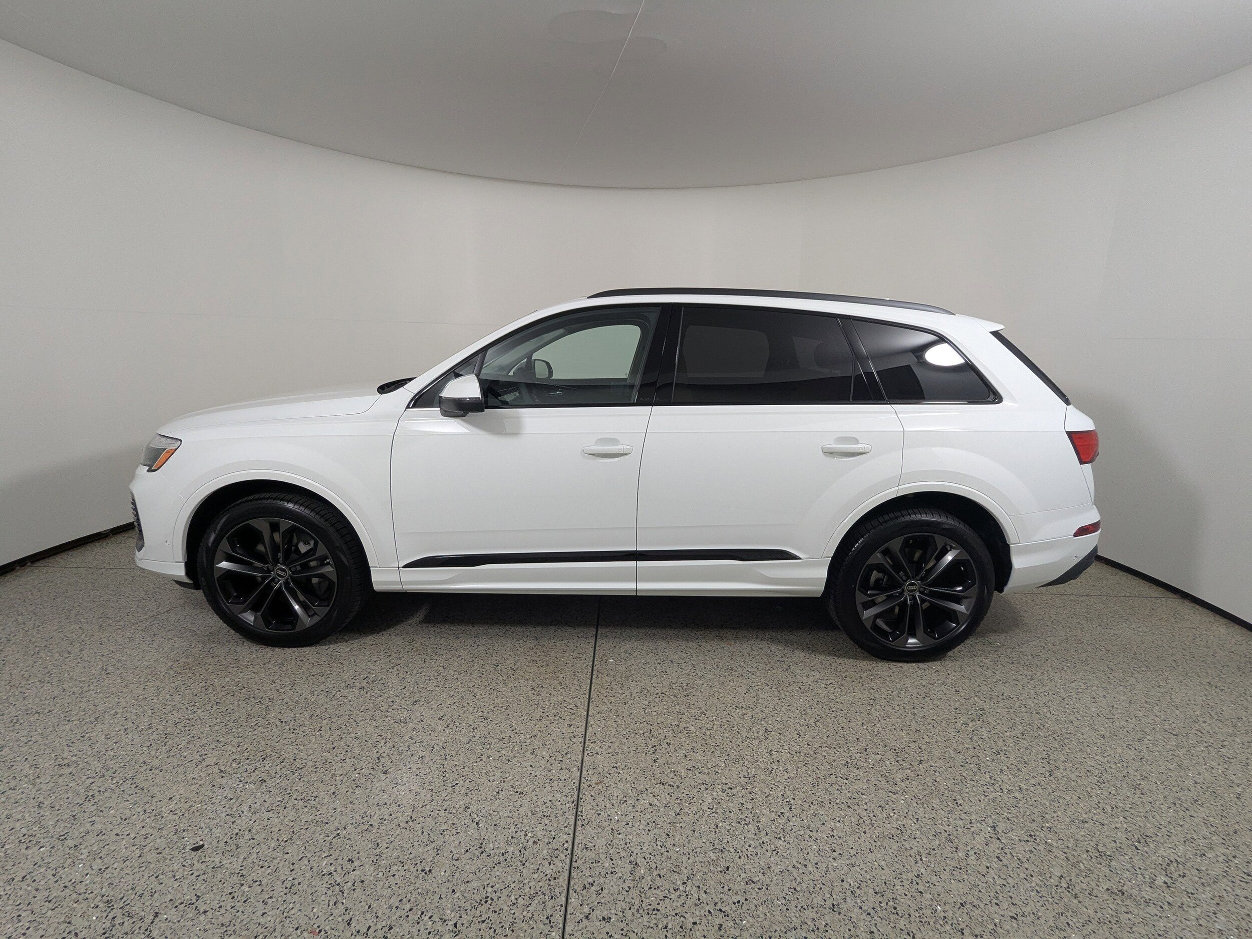 2025 Audi Q7 Premium Plus photo 4