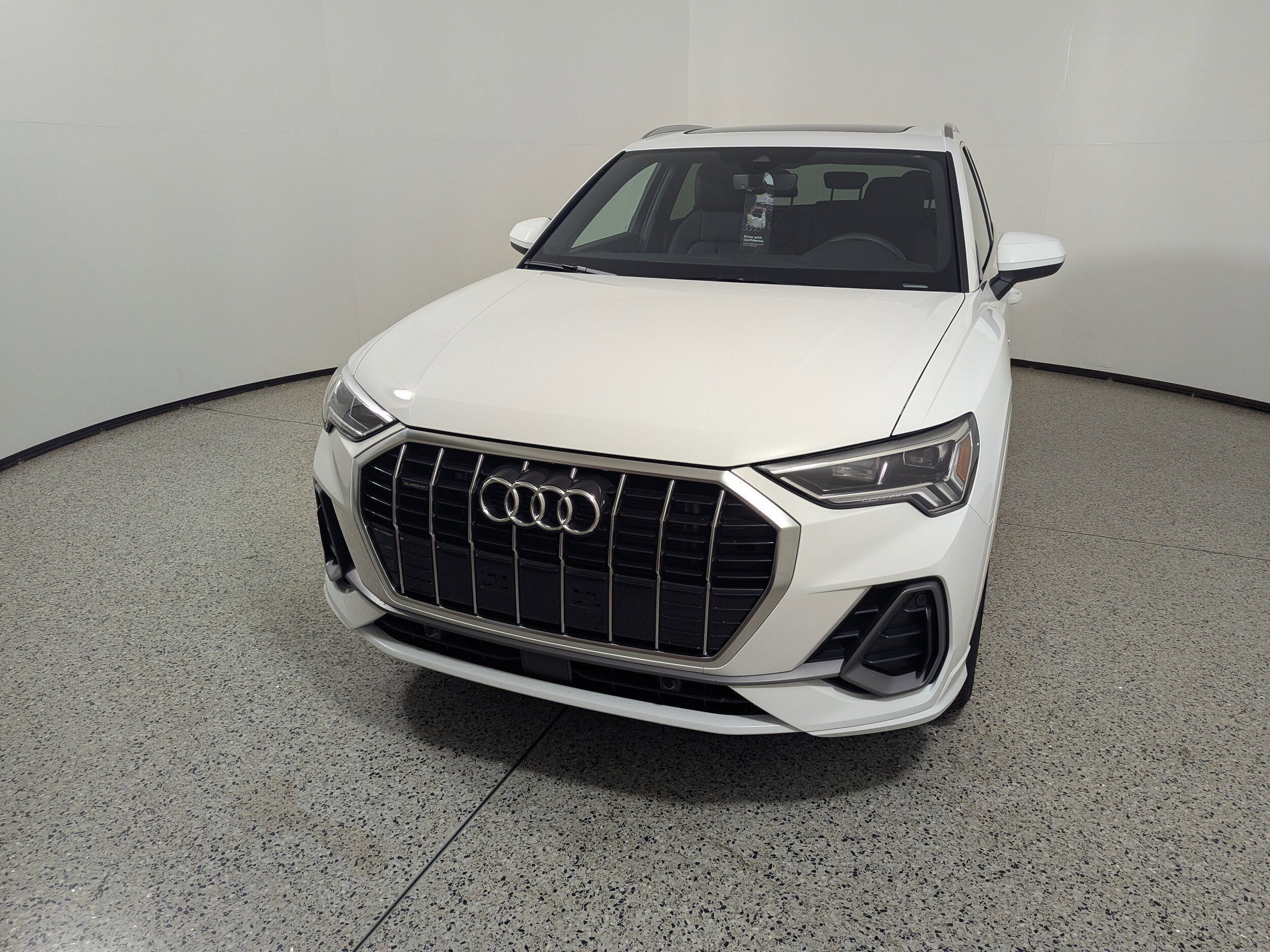 2025 Audi Q3 45 TFSI S line Premium photo 3