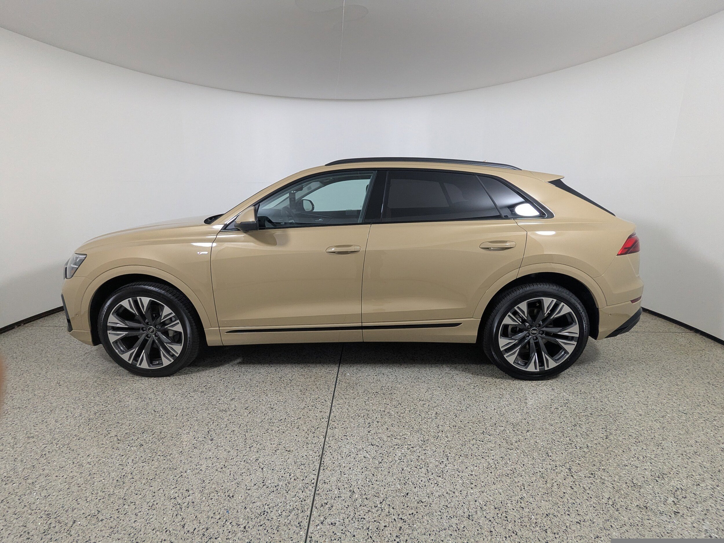 2025 Audi Q8 55 Premium Plus photo 2