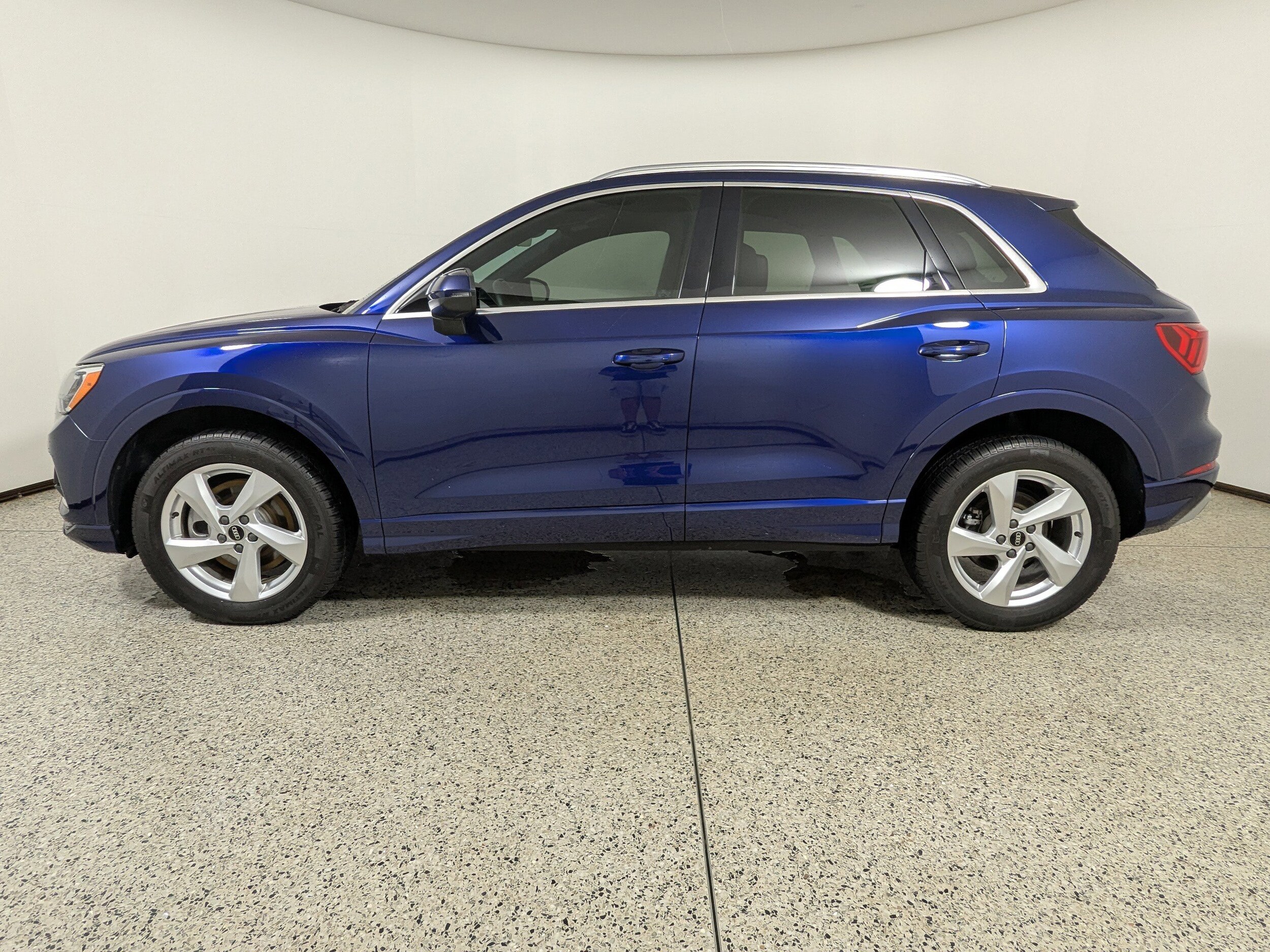2021 Audi Q3 Premium 40 TFSI photo 3