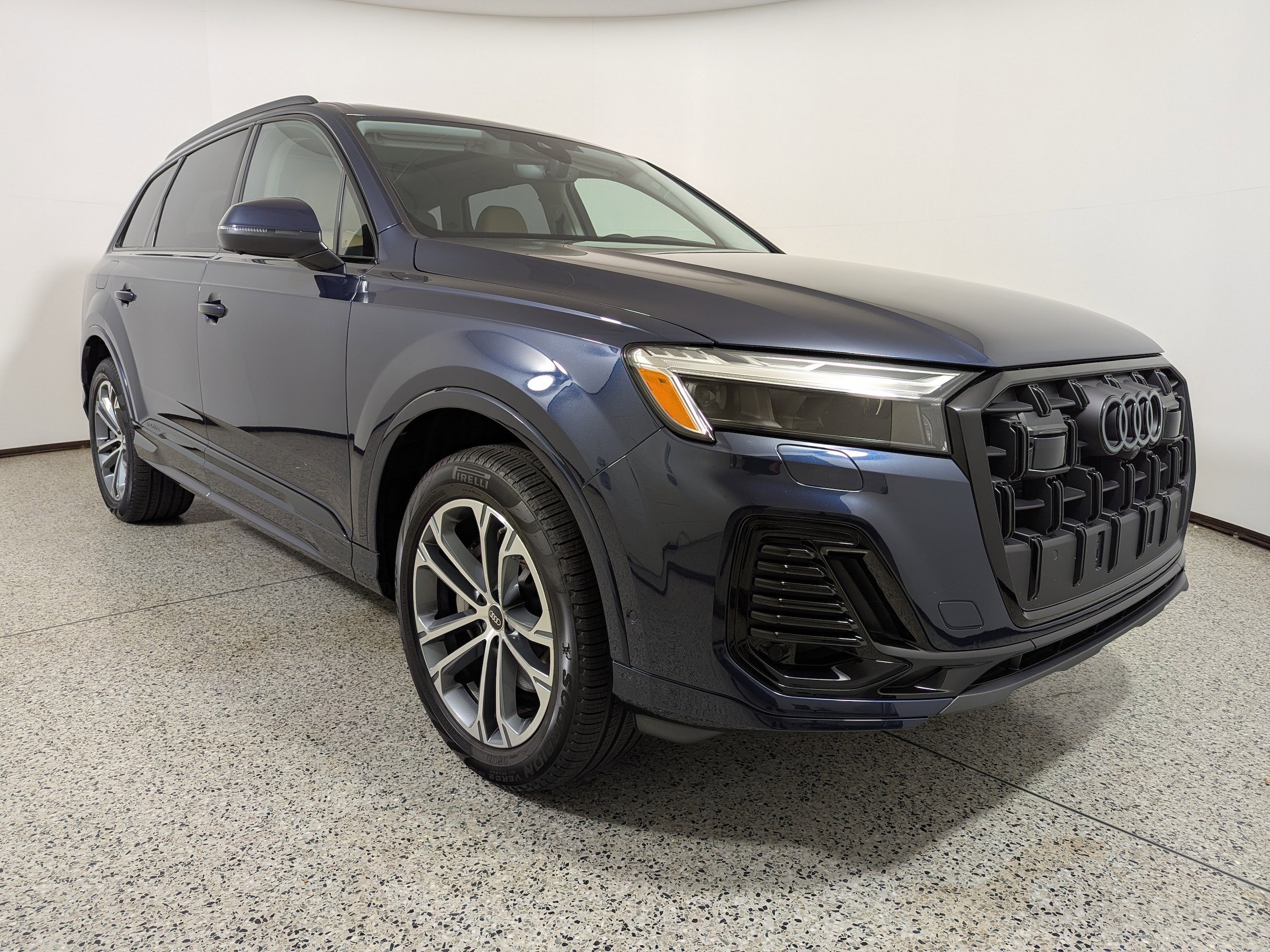 2025 Audi Q7 Premium Plus's photo