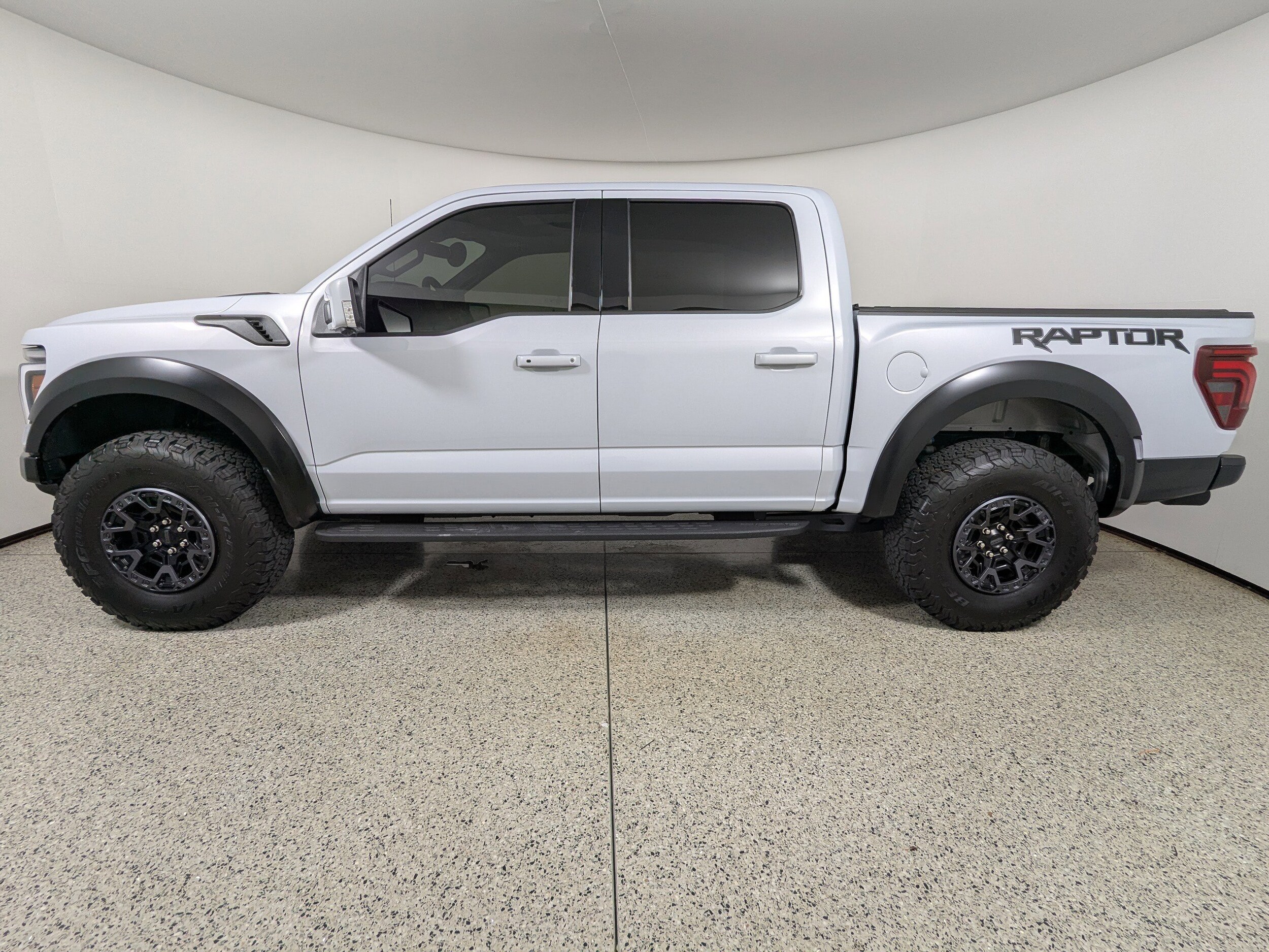 2025 Ford F-150 Raptor photo 3
