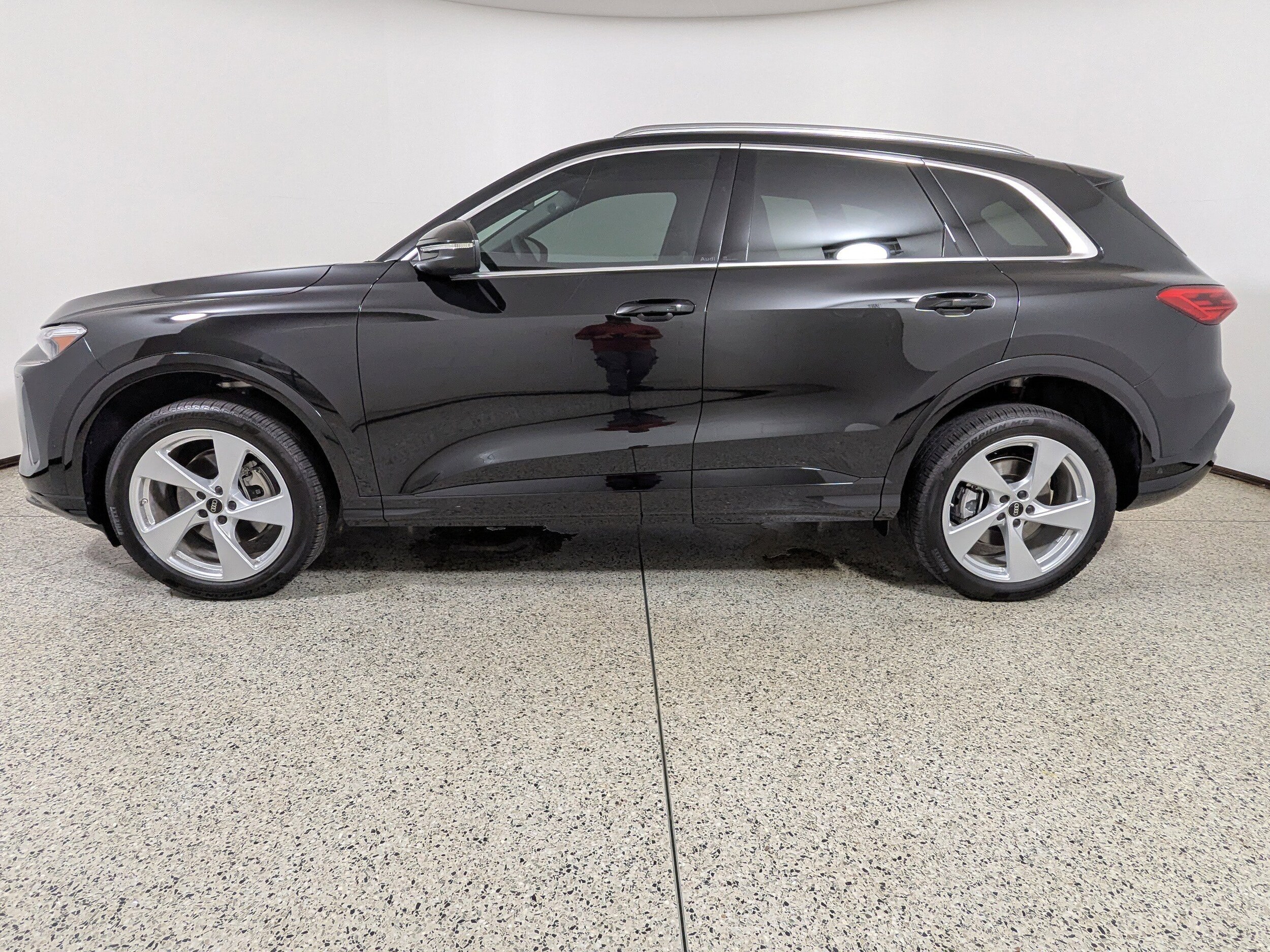 2025 Audi Q5 Premium Plus photo 4