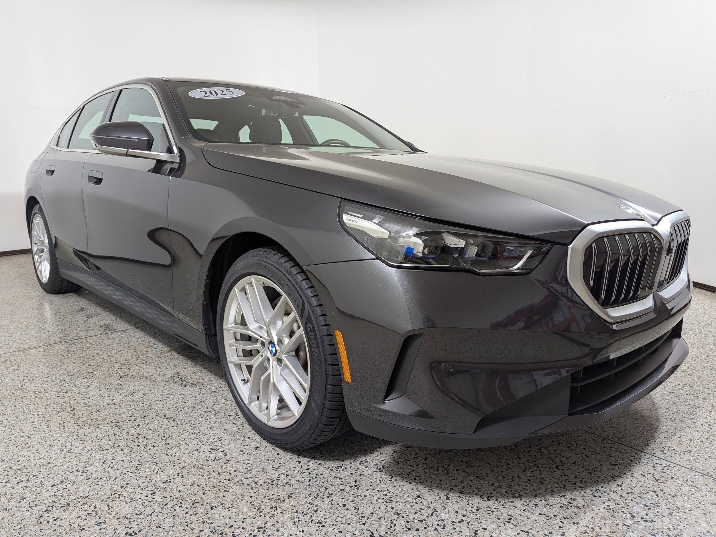 2025 BMW 5 Series 530i