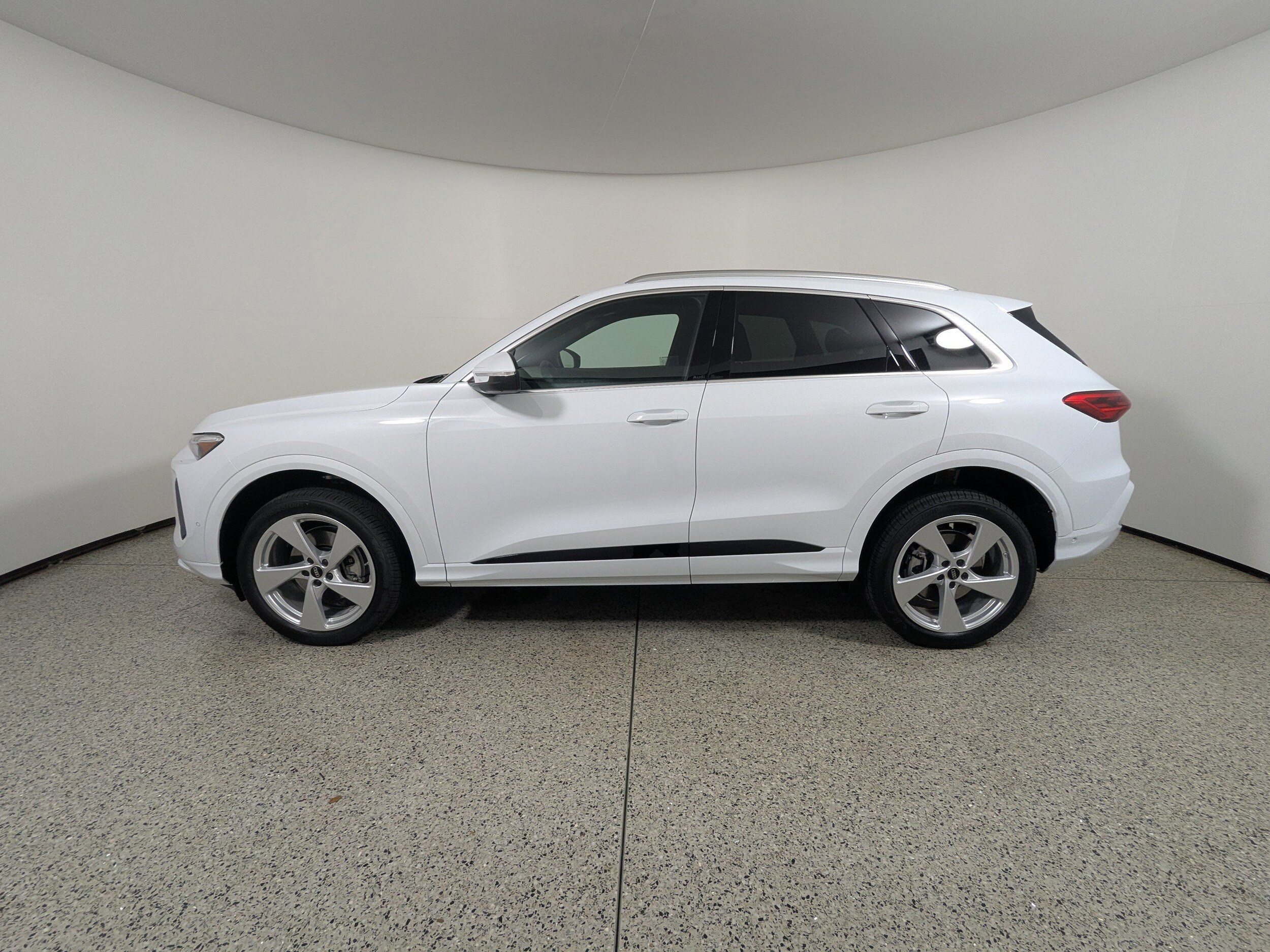 2025 Audi Q5 Premium Plus photo 4