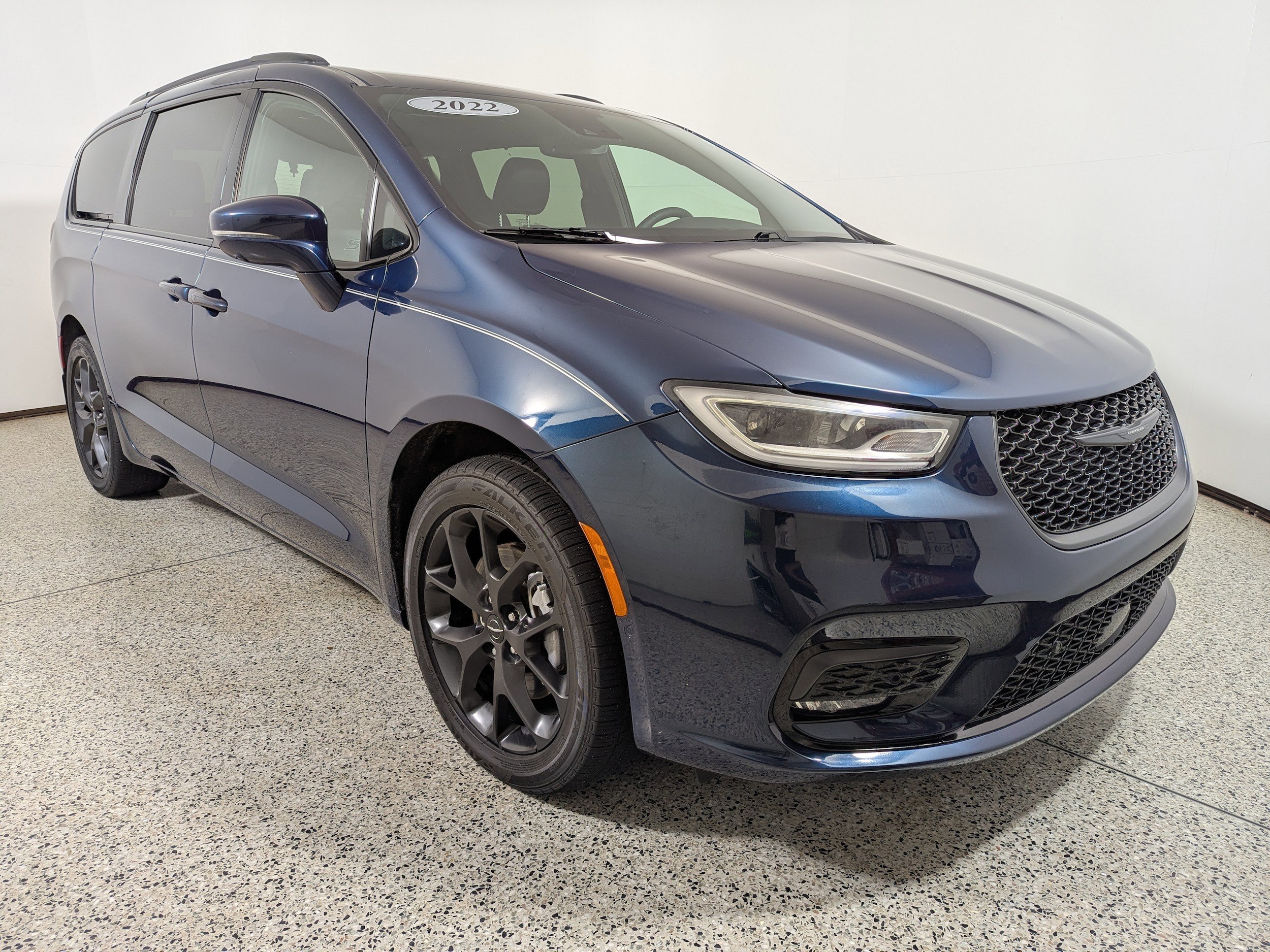 2022 Chrysler Pacifica Touring L's photo