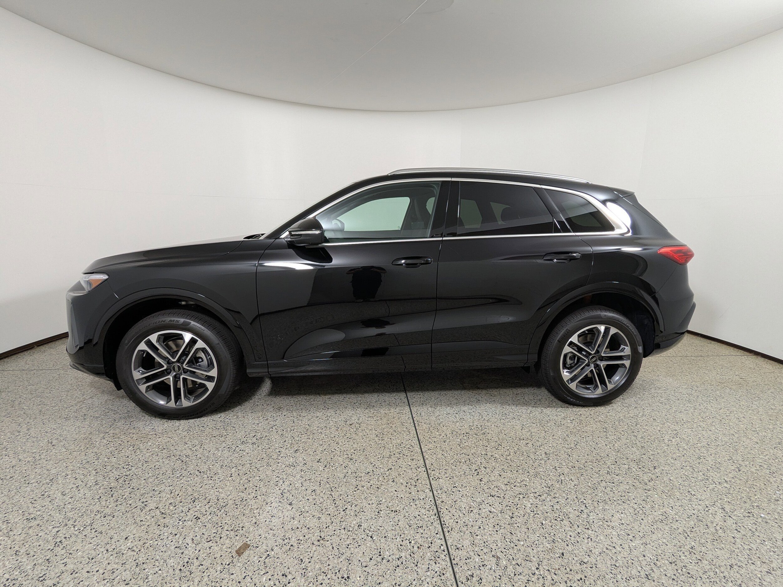 2025 Audi Q5 2.0T Premium Plus photo 4