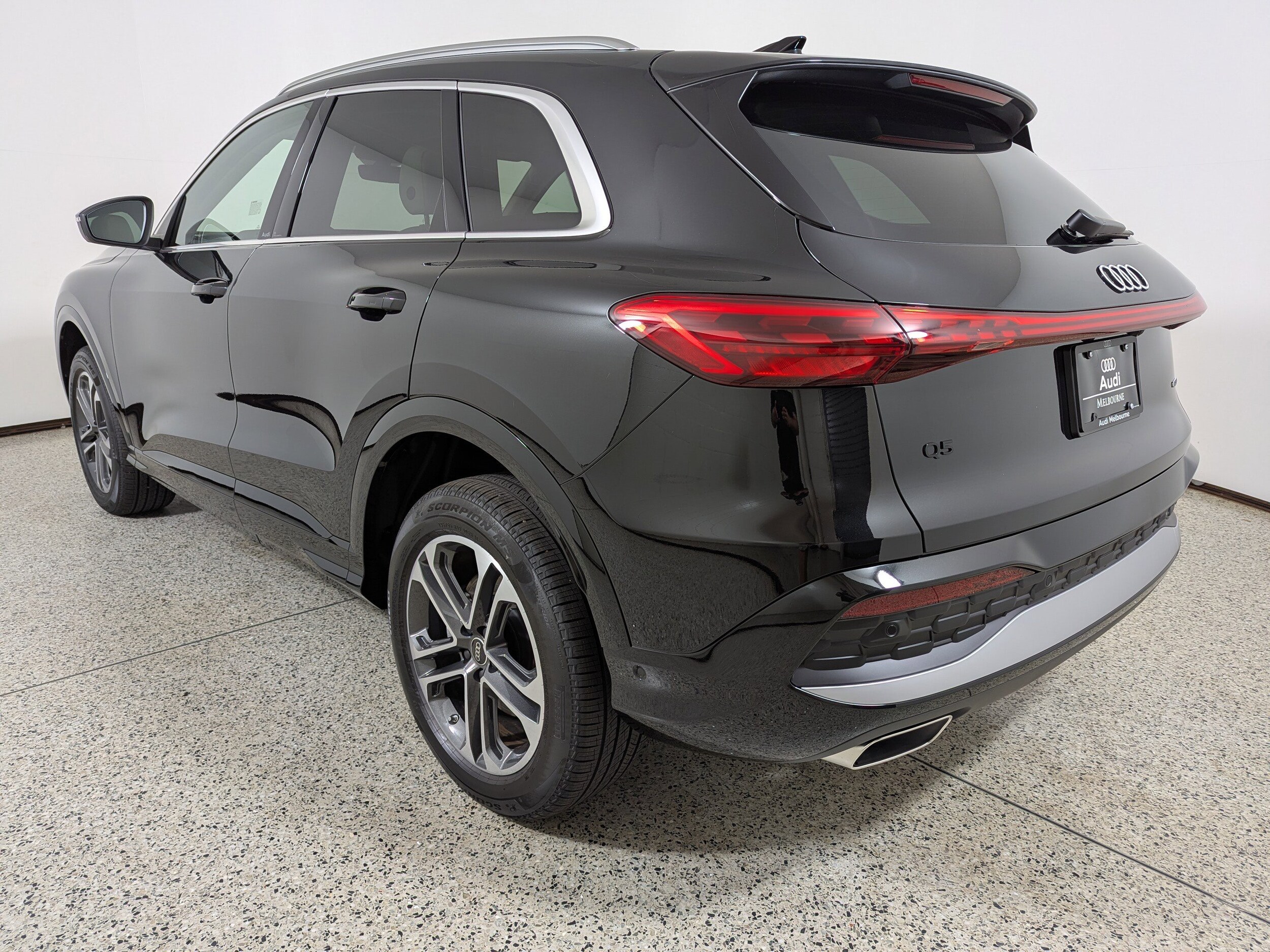 2025 Audi Q5 2.0T Premium Plus photo 3