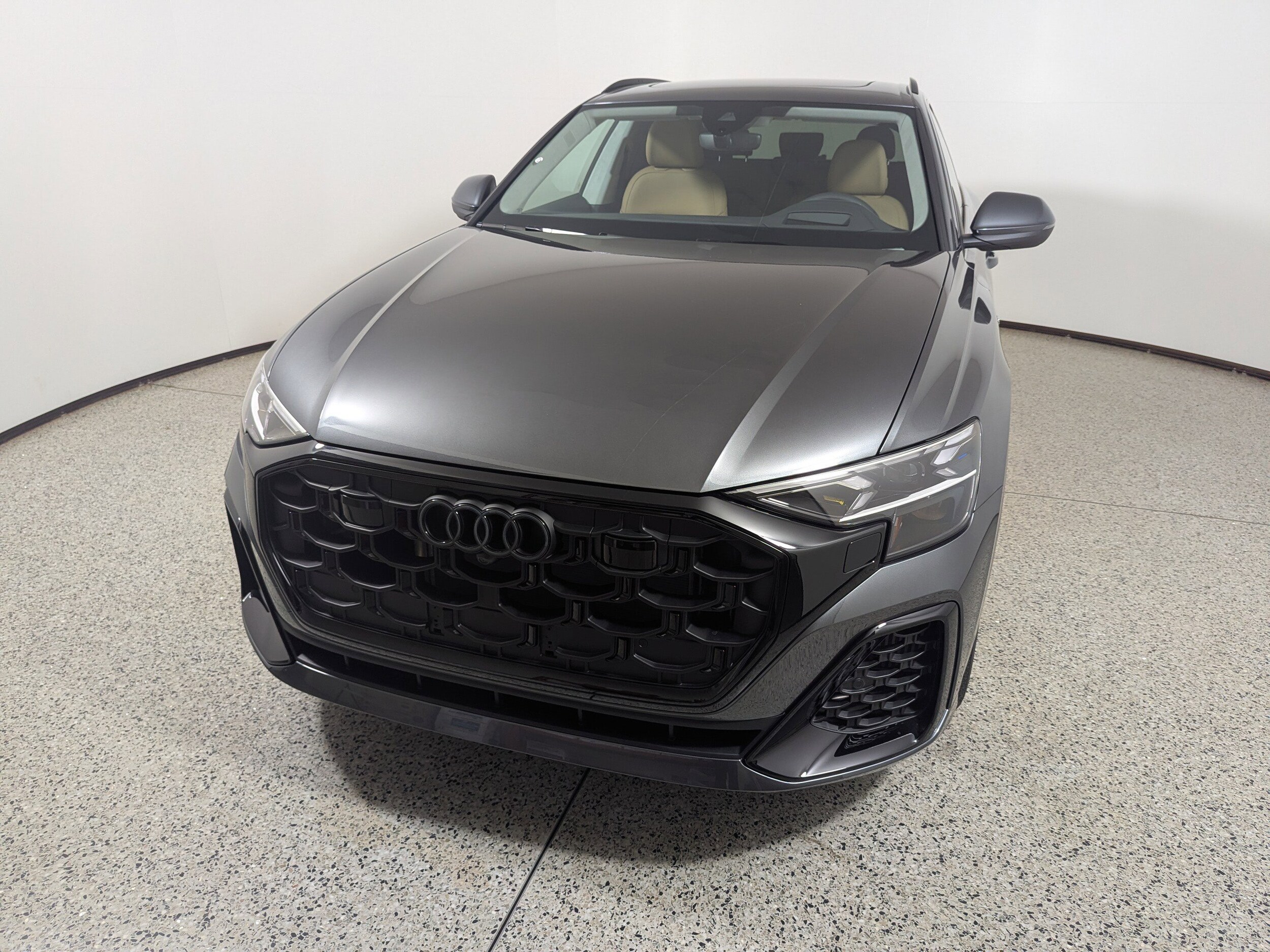 2025 Audi Q8 55 Prestige photo 2