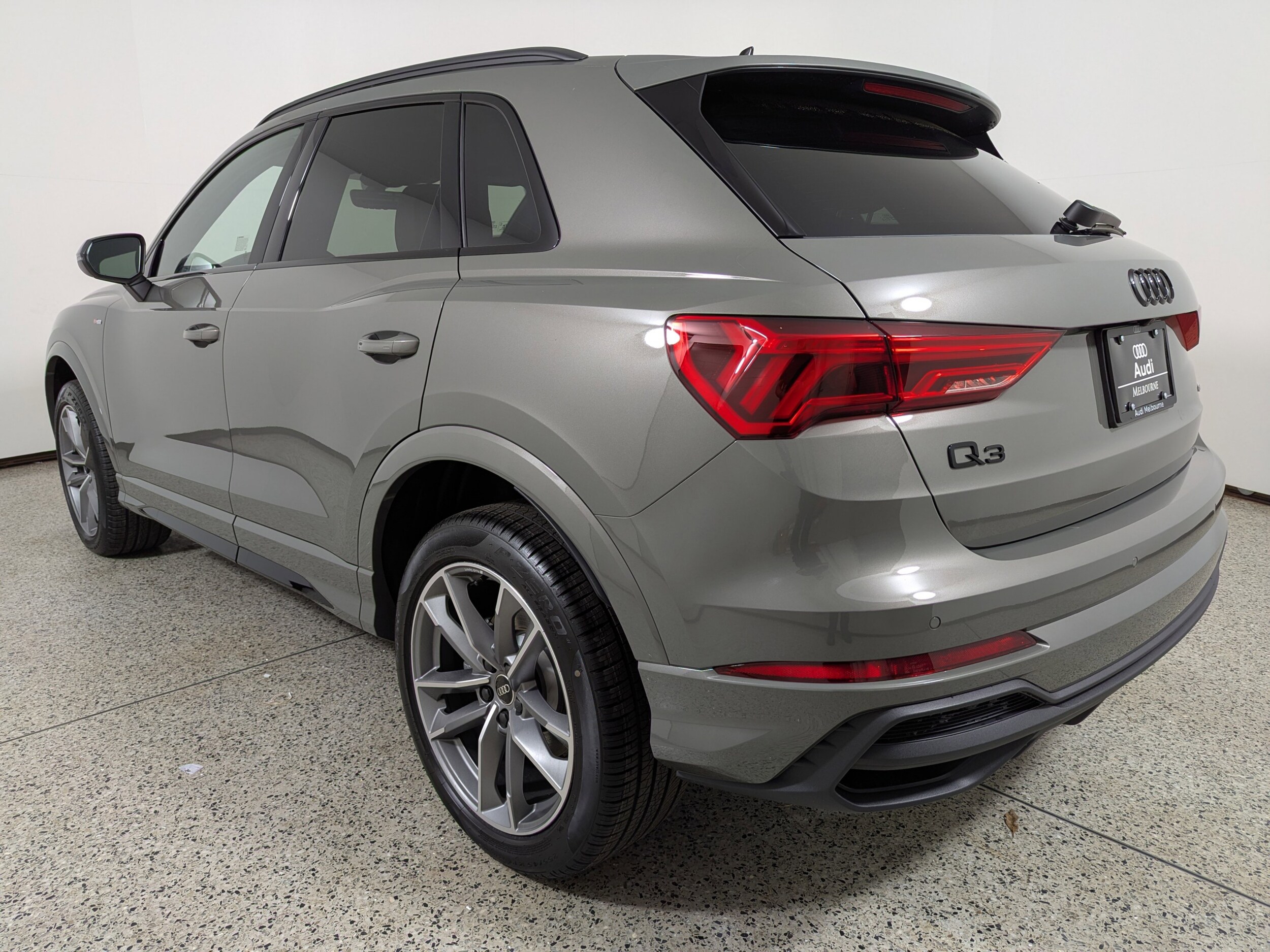 2025 Audi Q3 S line Premium photo 3